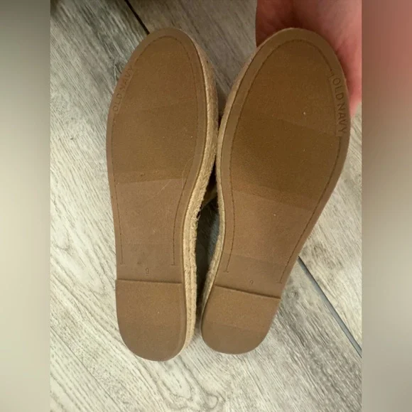Old Navy Women's Tan Slide Sandals - Picture 3 of 5